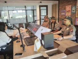 Jelang Sura Agung, Polres Gresik Gaungkan “Ayo Jogo Gresik” Lewat Siaran Interaktif di Radio Suara Giri FM