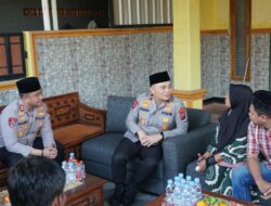 Wakapolda Jatim dan Kapolres Gresik Takziah ke Keluarga Kusaeni, Wujud Nyata Kepedulian Polri