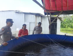 Dukung Swasembada Pangan, Polsek Kebomas Cek Peternakan Lele di Desa Prambangan