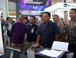 Dahlan Iskan Apresiasi Layanan SKCK Jemput Bola Polres Gresik di Job Fair Tematik 2026, Sangat Membantu Pencari Kerja