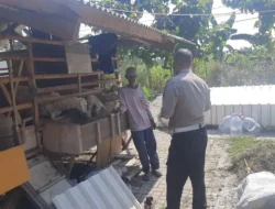 Dukung Program Asta Cita, Polsek Kebomas Terjunkan Personel Cek Peternakan Kambing di Dahanrejo