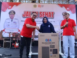 Semarak HUT RI ke-81, Kapolres Gresik Hadiri Jalan Sehat dan Pastikan Pengamanan Berjalan Optimal