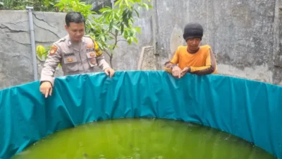 POLSEK DRIYOREJO LAKSANAKAN PENGECEKAN BUDIDAYA IKAN LELE DUKUNG KETAHANAN PANGAN
