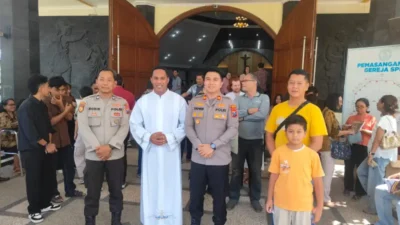 Jaga Suasana Ibadah Tetap Nyaman, Polres Gresik Sapa Jemaat dan Perkuat Silaturahmi